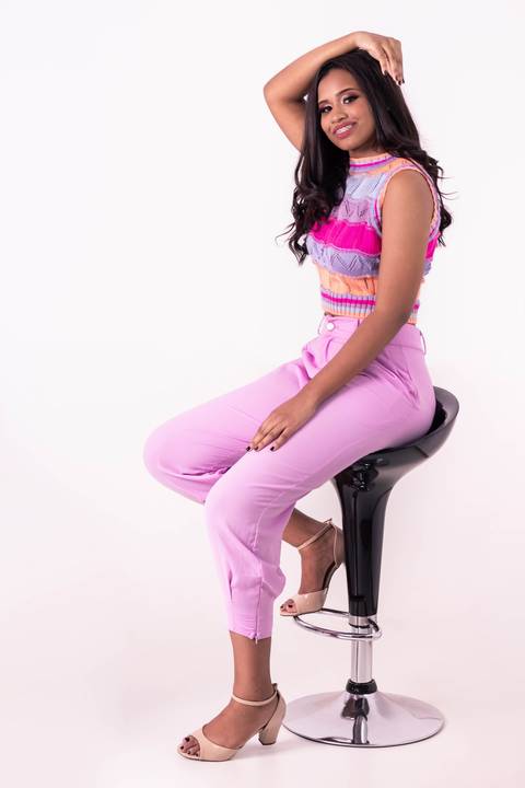 foto em fundo rosinha claro'