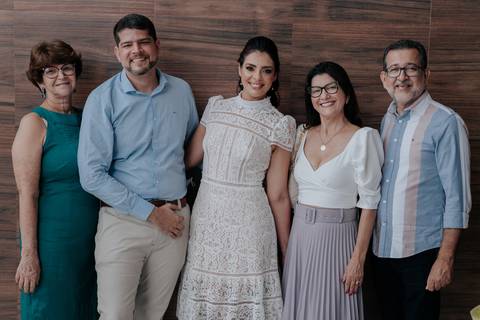 Retrato família em frente ao cartório '