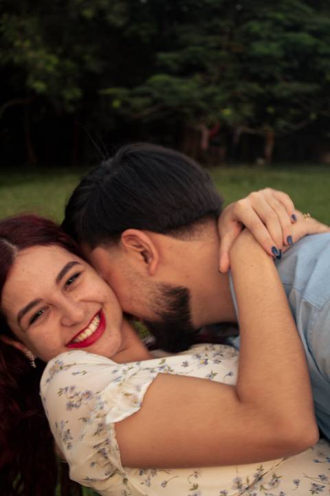 Fotografia espotânea de casal'