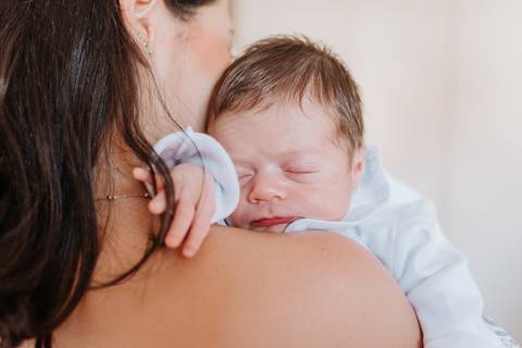 Ensaio newborn natural, ensaio newborn lifestyle, ensaio newborn em casa, ensaio acompanhamento bebês, bebê e mamãe, São José do Rio Preto, Ana Rocchi Fotografia'