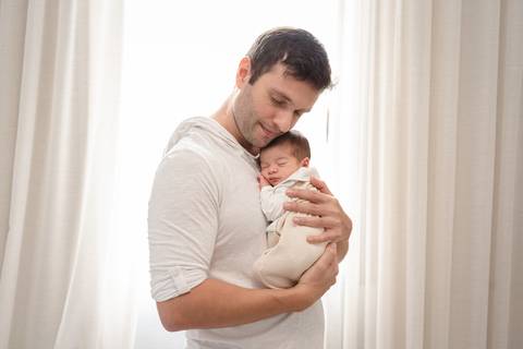 Ensaio newborn natural, ensaio newborn lifestyle, ensaio newborn em casa, ensaio acompanhamento bebês, bebê e papai, São José do Rio Preto, Ana Rocchi Fotografia'