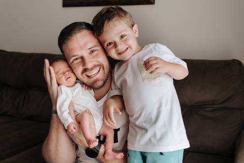 Ensaio newborn natural, ensaio newborn lifestyle, ensaio newborn em casa, ensaio acompanhamento bebês, ensaio pai e bebês, São José do Rio Preto, Ana Rocchi Fotografia'