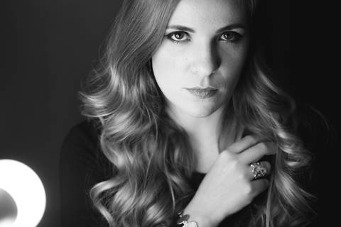 KATIA - PROFISSIONAL DA AREA DE MAQUIAGEM'