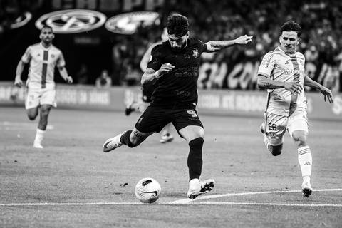 Yuri Alberto finalizando'