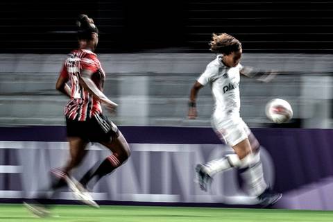 A Sereia da Vila Jane em jogo contra o São Paulo. Técnica aplicada de panning.'