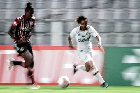 A Sereia da Vila Jane em jogo contra o São Paulo. Técnica aplicada de panning.'