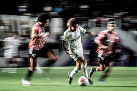 A Sereia da Vila Jane em jogo contra o São Paulo. Técnica aplicada de panning.'