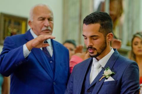 os pais abençoam os noivos'