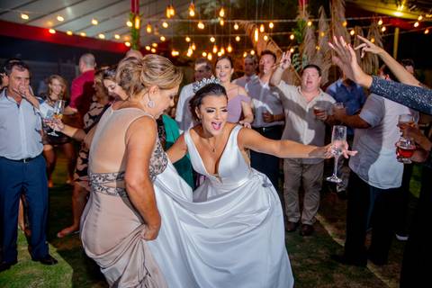 a mãe e a noiva na pista'