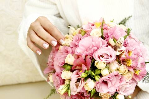 o buque de noiva entregue no salão, no dia do making of'