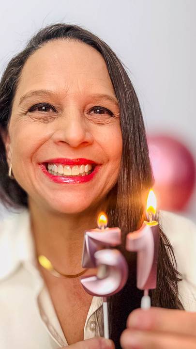 Ensaio fotográfico feminino elegante para celebrar aniversário e autoestima feminina'