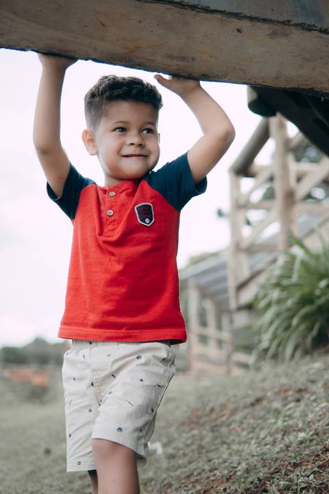 Ensaio Infantil no Parque das Águas em Piraquara Paraná - Criança brincando'