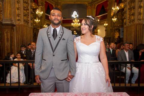 Nivaldo e Gabrielle no altar Basílica Nossa Senhora do Pilar Ouro Preto Minas Gerais'