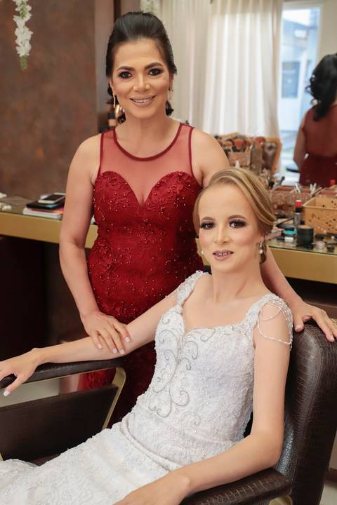 Make of Noiva Camila com sua mãe, cabelo e maquiagem alessandra de Abreu Ouro Preto Minas gerais'