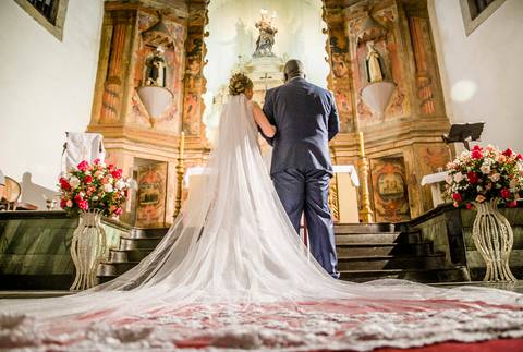 fotografia da cerimônia dos noivos Camila e Roberto na Igreja do Rosário com os noivos Camila e Roberto em Ouro Preto Minas Gerais'