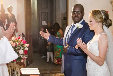 fotografia da cerimônia dos noivos Camila e Roberto na Igreja do Rosário com os noivos Camila e Roberto em Ouro Preto Minas Gerais'