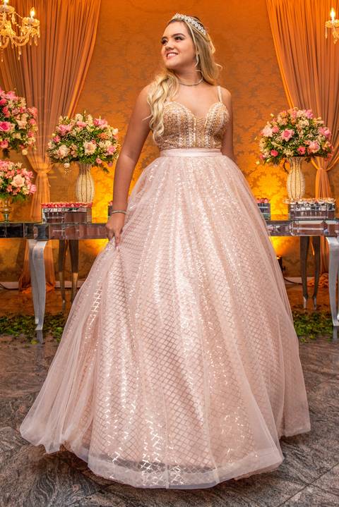 Festa linda da Beatriz de 15 anos / Tudo estava lindo a festa foi no Buffet Mario da Avenida Ana Costa / Brasil Bartender foi o responsável das bebidas e o Dj que agitou a pista foi o Tiago Eventos/ A Cabine de Fotos levou seu totem fotográfico,top '