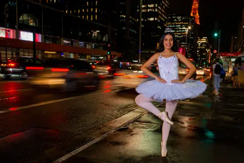 Aqui temos uma missão muito clara,realizar os desejos de nossas fotografadas/ Era um sonho da Ana Carolina fotografar com sua roupa de Ballet na Avenida Paulista e cá estamos - Marcelo Fabiano Fotografia'