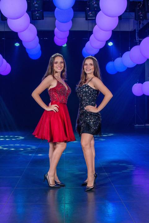 Isa e Gabi 
Elas sempre arrasam,mais um lindo ensaio fotográfico no centro histórico de Santos @debutantesemfoco
@marcelofabianofotografia 
@debutantesemfoco 
@ehvivaeventos 
@clackboomfilms 
@djaletwist 
@impactodosom 
@alomanakao
@drosh_artes 
@isaegabi'