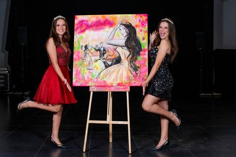 Obrigado @drosh_artes
O quadro @debutantesemfoco ficou maravilhoso
Obrigado amigos
@marcelofabianofotografia 
@debutantesemfoco 
@ehvivaeventos 
@clackboomfilms 
@djaletwist 
@impactodosom 
@alomanakao
@drosh_artes 
@isaegabi_piedade 
@analivia_morais_
'