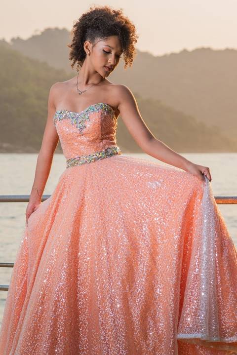 Ela é Sensacional Ana Lívia 
Projeto @debutantesemfoco
www.marcelofabianofotografia.com.br'