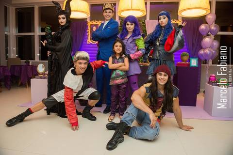 Festa linda da Maria Amanda de 7 anos e com direito a toda galera do Descendentes - Grupo Hora de Brincar - Fotografia infantil,15 anos,casamentos e eventos corporativos - Marcelo Fabiano Fotografia - Decoração Party Decor - Cabines e Totens Fotográficos '