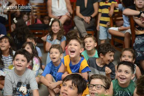 Um momento mágico na festa é a retrospectiva,um ano de novas fotos,lembranças de momentos especiais e amigos,se alguém te perguntar se vale a pena fazer uma retrospectiva,lembre desta foto - Dica: Marcelo Fabiano Fotografia'