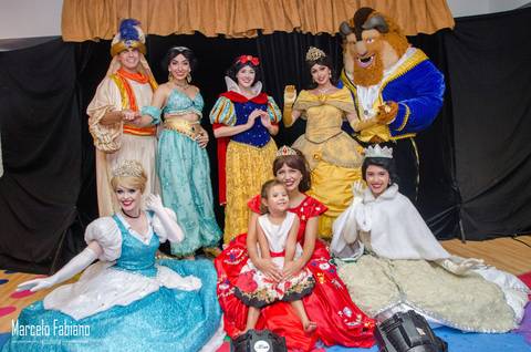 A Magia esta no ar,olha como ficou lindo a festa da nossa princesa Emanuelli no You Play Space no Shoping Praiamar - O grupo de animação Hora de Brincar fez toda a diferença nesse eventos - Fotos: Marcelo Fabiano Fotografia - Santos S.p'