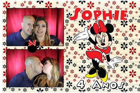 Nossa Cabine de fotos na festa da Shopie de 4 aninhos - Buffet Maison Royalle'