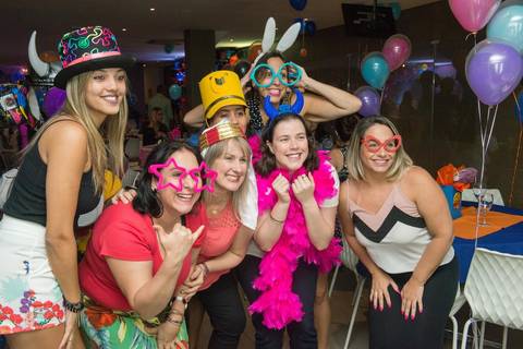 Muitos acessórios divertidos em nossos Totens e Cabines Fotográficas - Marcelo Fabiano Fotografia - Santos S.p - Tivoli Buffet - Estrela festas Luzania'