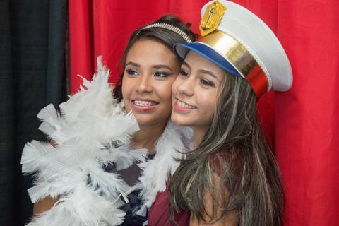 Quer fazer a alegria dos seus convidados com muita descontração - Cabine de fotos - Marcelo Fabiano Fotografia - Santos S.p - Tivoli Biuffet - Impacto do Som - Estrela festas Luzania '