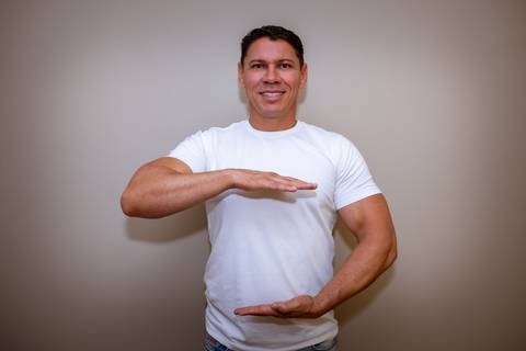 Ensaio corporativo masculino feito no consultório do cliente'