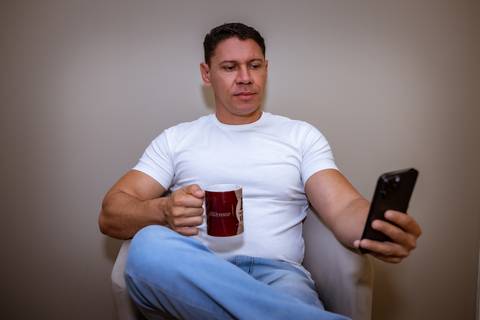 Ensaio corporativo masculino feito no consultório do cliente'