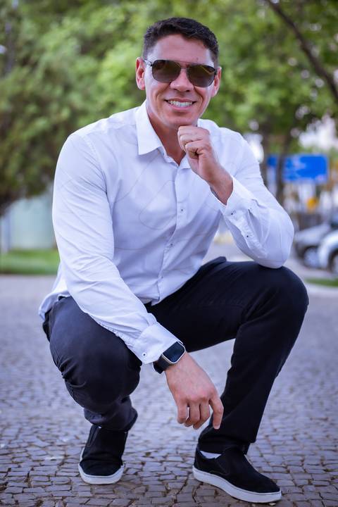 Ensaio corporativo masculino feito no consultório do cliente'