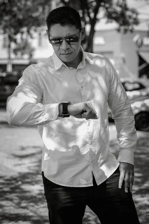 Ensaio corporativo masculino feito no consultório do cliente'