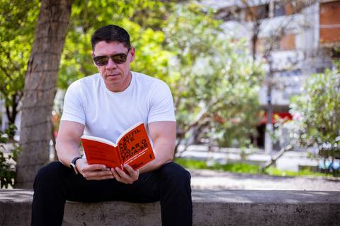 Ensaio corporativo masculino feito no consultório do cliente'