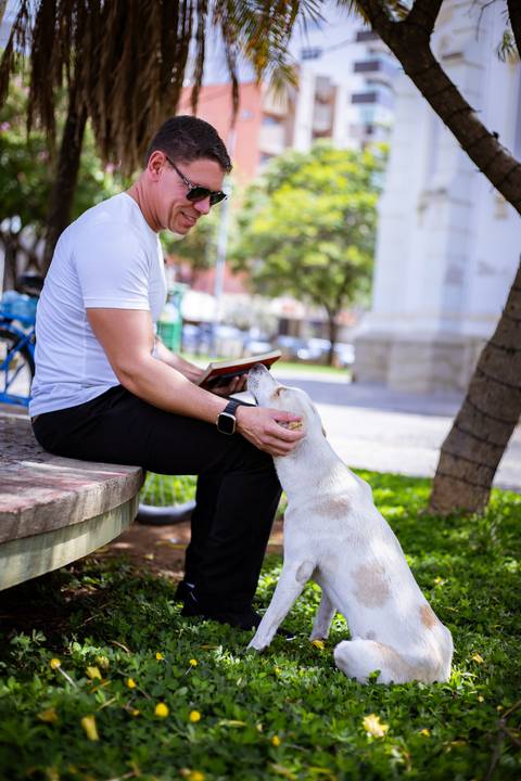 Ensaio corporativo masculino feito no consultório do cliente'
