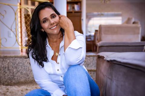 Ensaio feminino feito na casa da cliente'