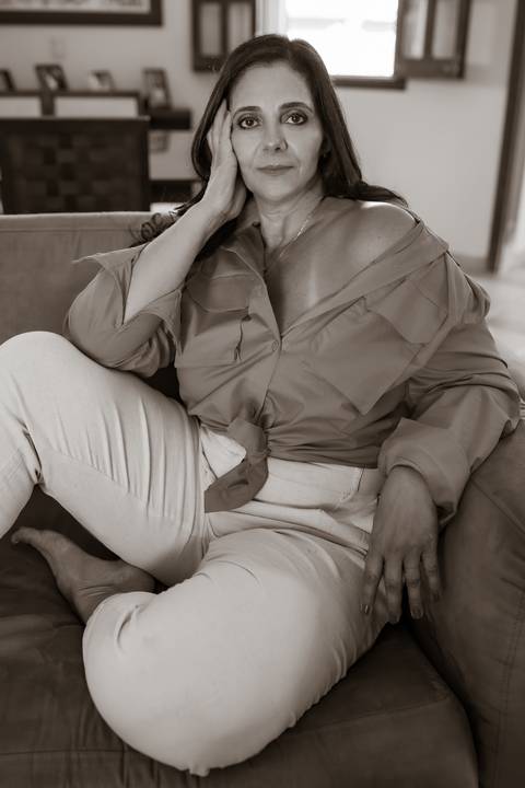 Ensaio feminino feito na casa da cliente'