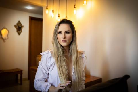 Ensaio feminino feito na casa da cliente'