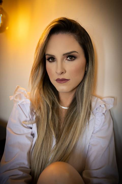 Ensaio feminino feito na casa da cliente'