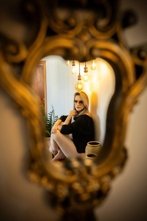 Ensaio feminino feito na casa da cliente'