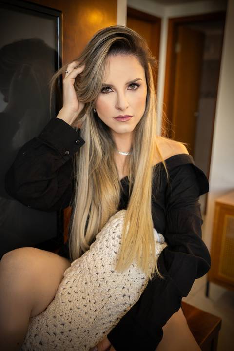 Ensaio feminino feito na casa da cliente'