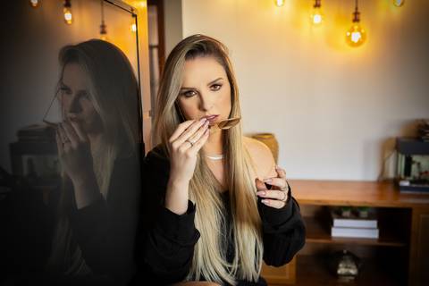 Ensaio feminino feito na casa da cliente'