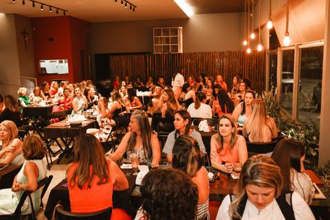 Foto de Evento na cidade de Bom Despacho/MG. Kampala Gastrobar. Fotógrafa de evento.'