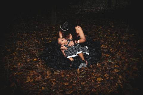 Ensaio Feminino. Fotos Externas. Ensaio Gótico. Bom Despacho.'