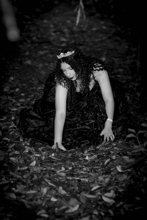 Ensaio Feminino. Fotos Externas. Ensaio Gótico. Bom Despacho.'