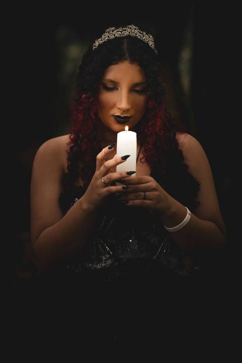 Ensaio Feminino. Fotos Externas. Ensaio Gótico. Bom Despacho.'