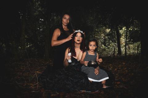 Ensaio Feminino. Fotos Externas. Ensaio Gótico. Bom Despacho.'