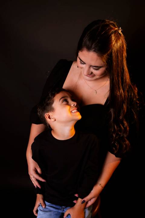 Ensaio Feminino. Fotos de Estúdio. Foto Dia das mães. Mãe e filho.'